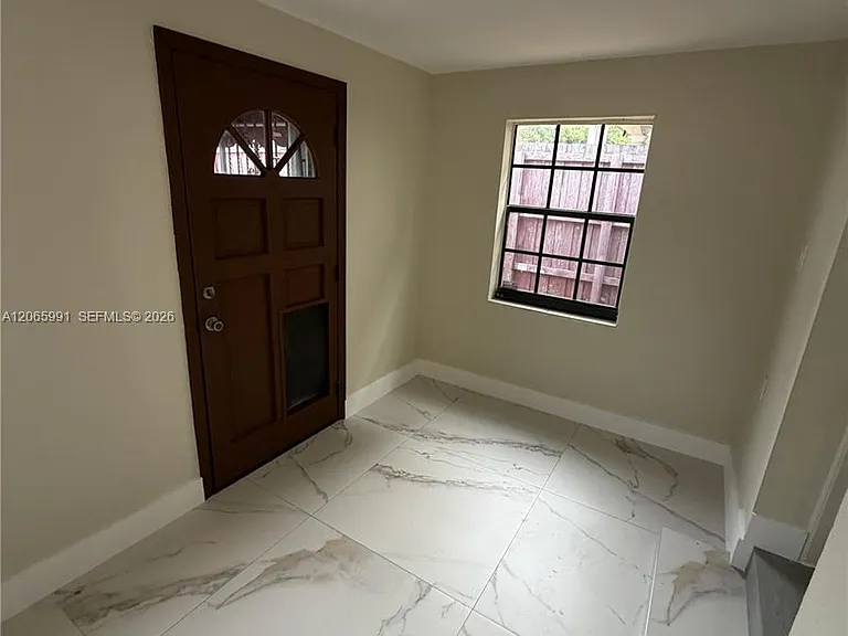 2424 SW 21st Ter #IN-LAW DETACHD — Photo 7