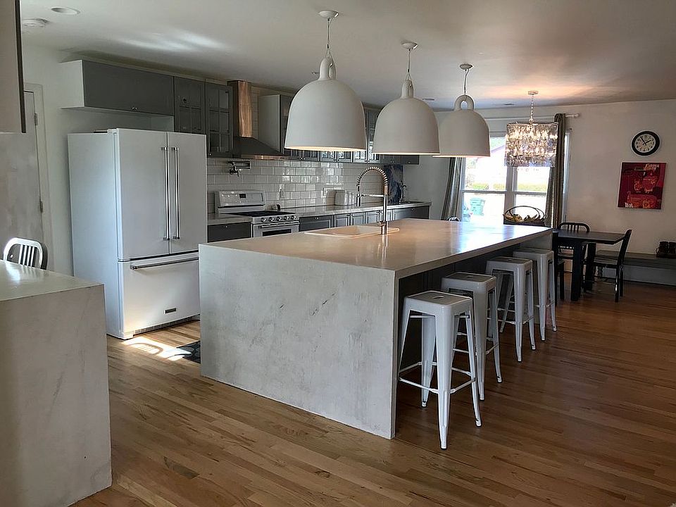 2nd image of 2625 Elissa Dr