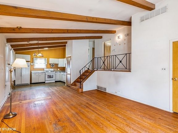 2nd image of 2072 Fox Ln