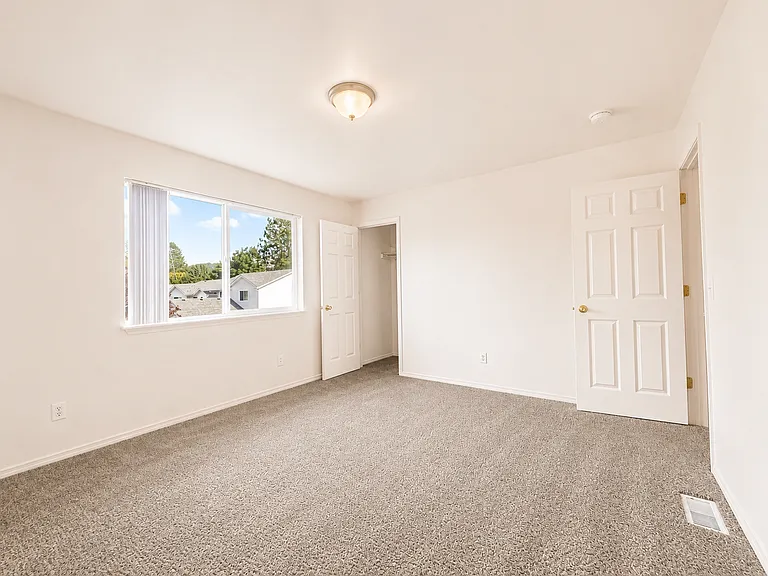3215-3221 N Thicket Ln — Photo 9