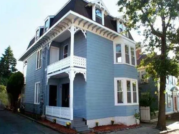 33 Howard St #2, Newport, RI 02840