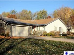 9310 Parker St, Omaha, NE 68114