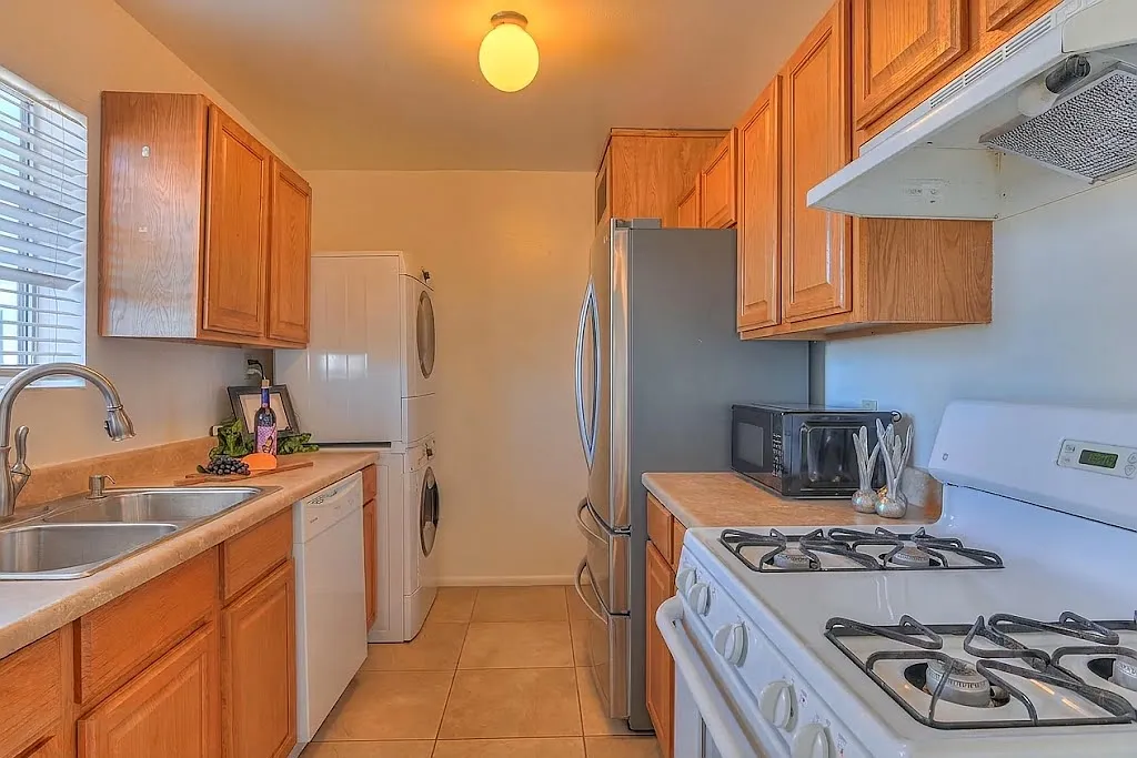2 bed, 800 sqft, $1,050 — Photo 4