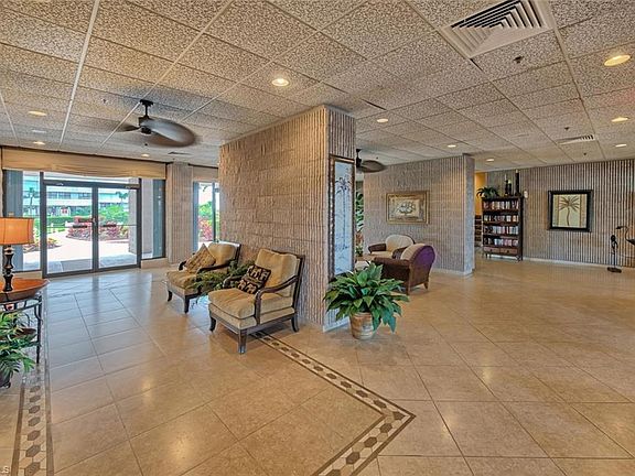 5th image of 320 Seaview Ct APT 202