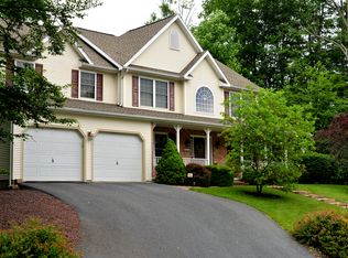 210 Norwegian Woods Dr, Pottsville, PA 17901