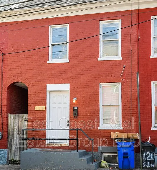 118 S Locust St — Photo 1