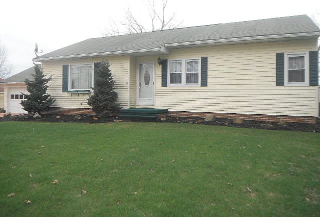1st image of 929 Summit Dr
