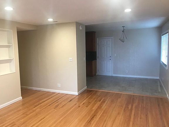 3rd image of 1649 Hyacinth Ln
