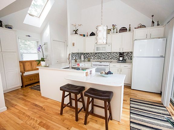 Lots of cabinets! 