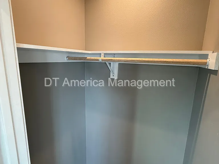 5484 Timothy Dr — Photo 25