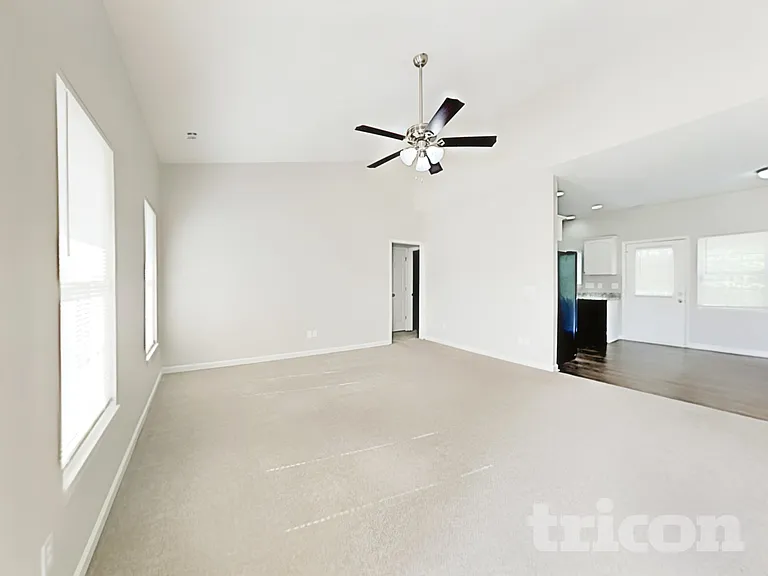 2897 Shady Lane Ave — Photo 2