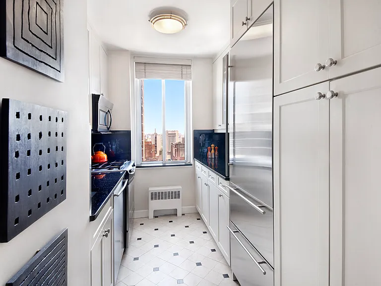 220 E 65th St #24B — Photo 2
