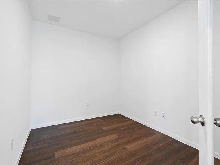 25849 Hedgerow Dr — Photo 7
