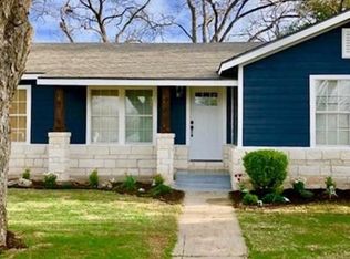 573 W Nacogdoches St, New Braunfels, TX 78130
