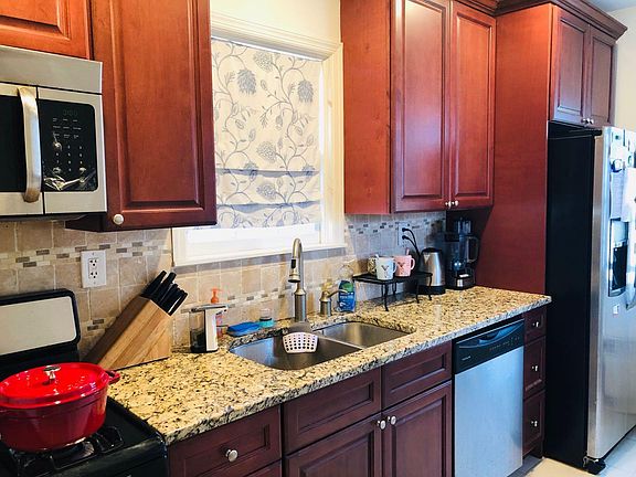 4th image of 260-09 Kensington Pl