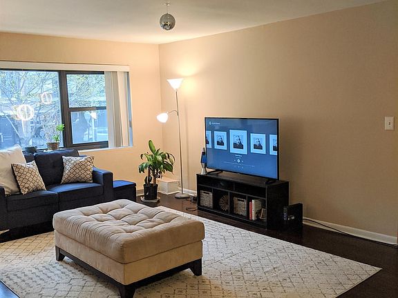 5th image of 2930 N Commonwealth Ave APT 104
