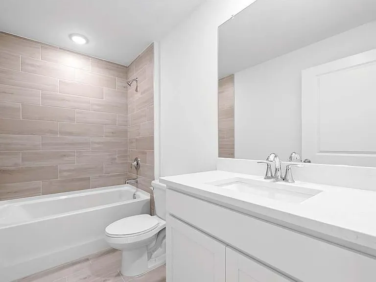 5037 NE Tradewinds Cir — Photo 10
