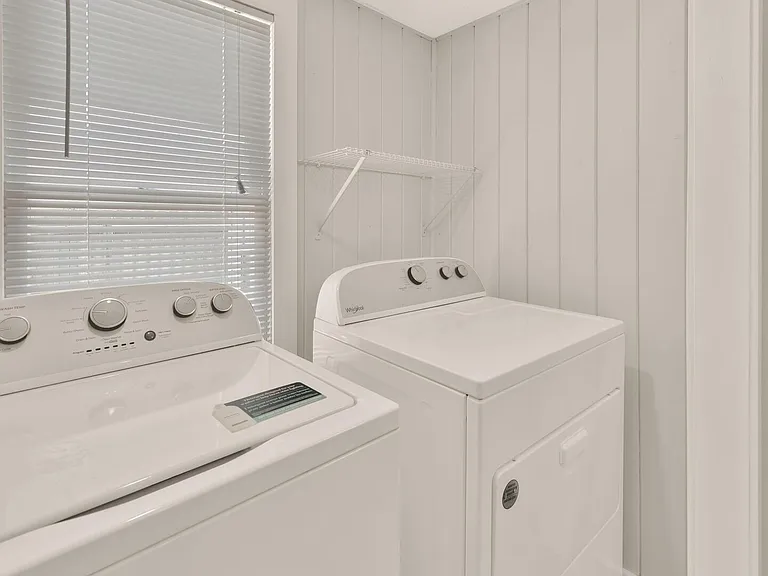 Laundry room - full size