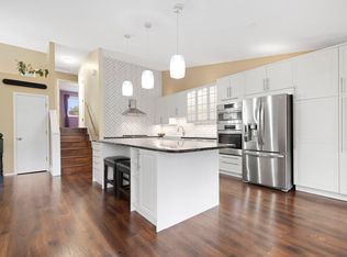 4023 Silver Lake Rd, Saint Anthony, MN 55421