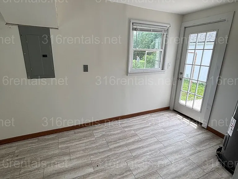 544 N 11th St — Photo 8