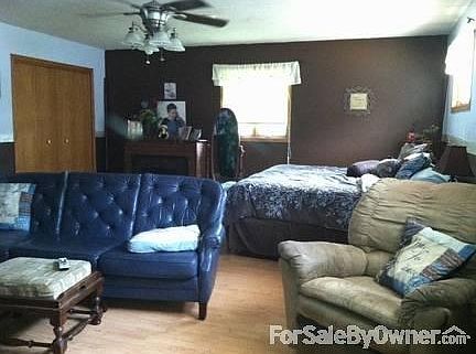 Huge Master Bedroom w/ walk-in closet
						:
						Bedroom could be converted to family room, two bedrooms.