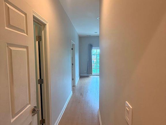 4th image of 2419 W Madison St APT 3