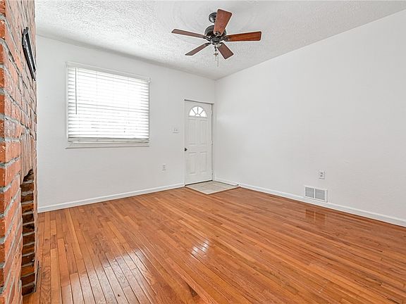 4th image of 400 N Mathilda St