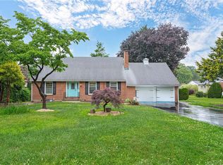 285 Bridle Path Rd, Bethlehem, PA 18017
