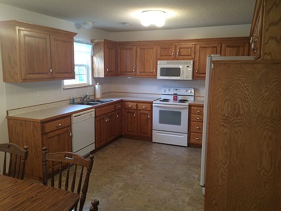 2nd image of 704 SW Hillside Ct