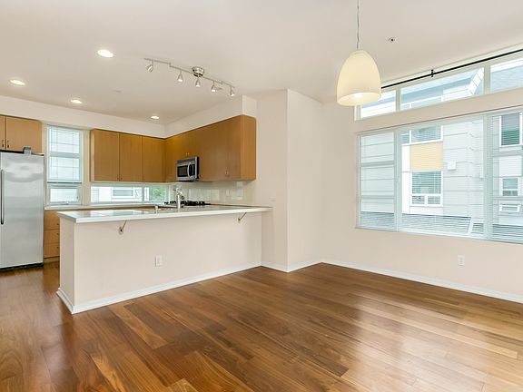 4th image of 15235 NE 81st Way Unit 104