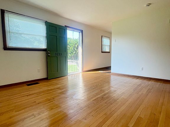 4th image of 3233 Avondale Ave