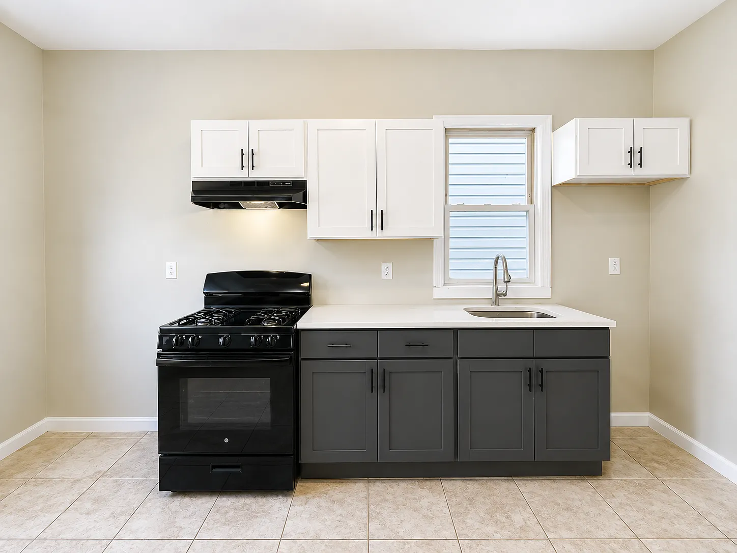 3 bed, 1200 sqft, $2,095 — Photo 1