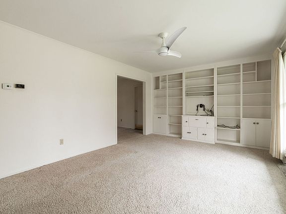 3rd image of 721 W Hillcrest Dr
