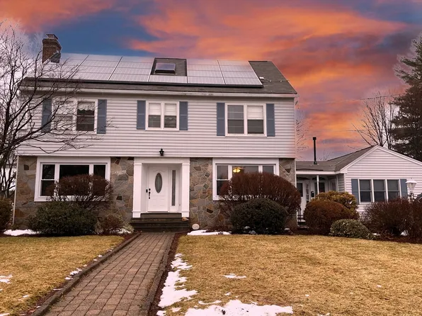 22 Berkshire St, Fitchburg, MA 01420