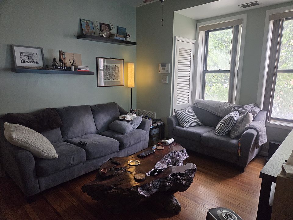 1st image of 2550 N Hamlin Ave #1