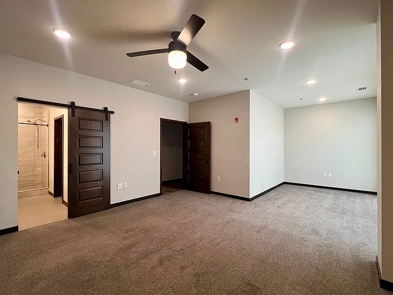 201 N Riverfront Dr — Photo 22