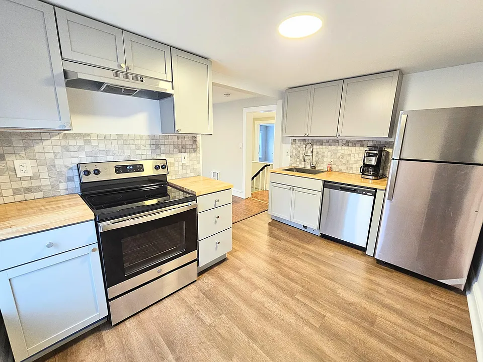 12 Division St #2