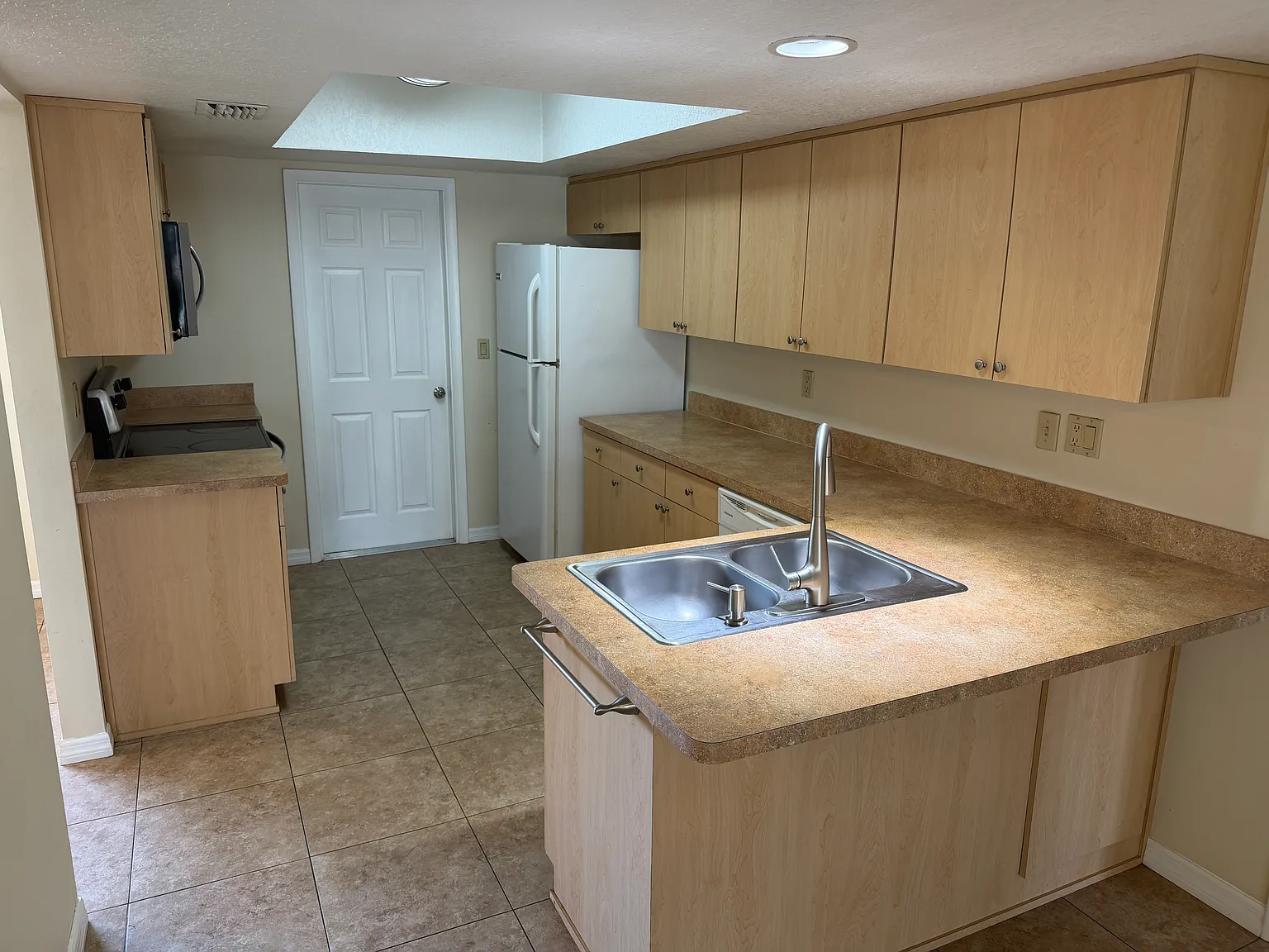 3 bed, 1410 sqft, $1,750 — Photo 3