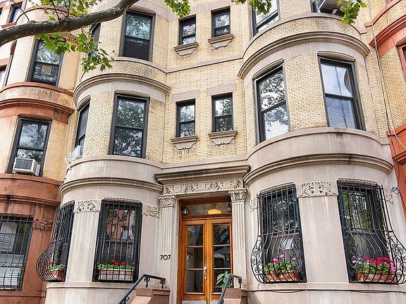 5th image of 707 Carroll St APT 4L