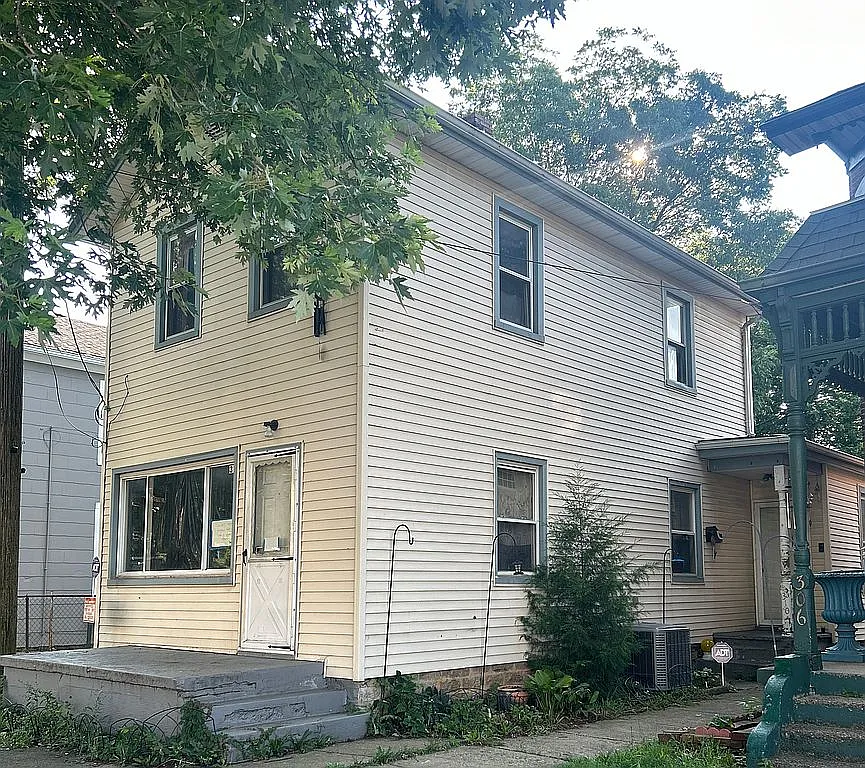 310 N 6th St photo 1