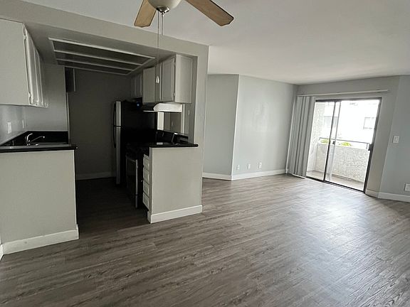 5th image of 7342 Haskell Ave APT 105