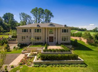 721 Motts Cove Rd N, Roslyn Harbor, NY 11576