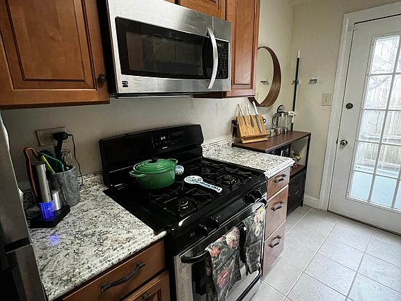 5th image of 104 N George Mason Dr
