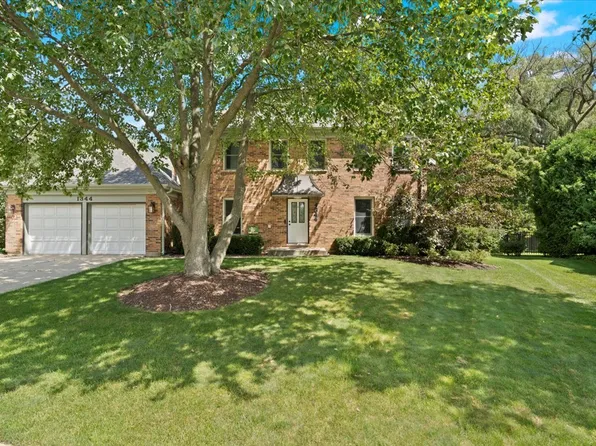 1344 Trinity Pl, Libertyville, IL 60048