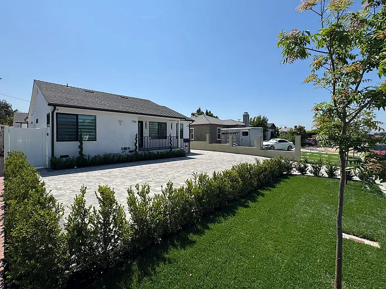 7740 Bonner Ave — Photo 4