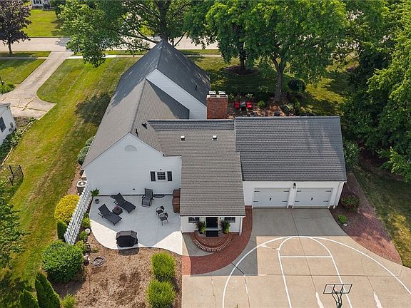 3rd image of 8965 Highland Dr