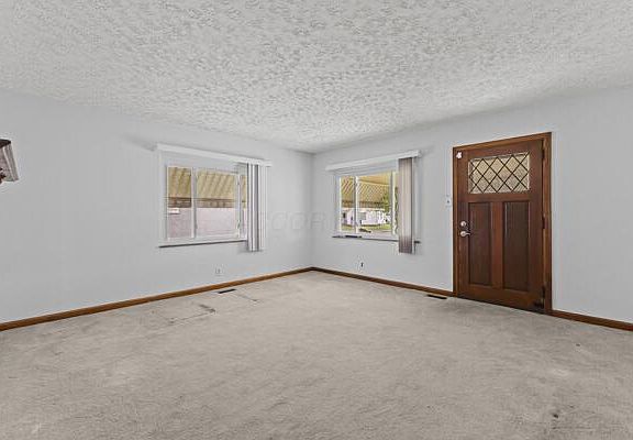 5th image of 1860 Rosemont Ave