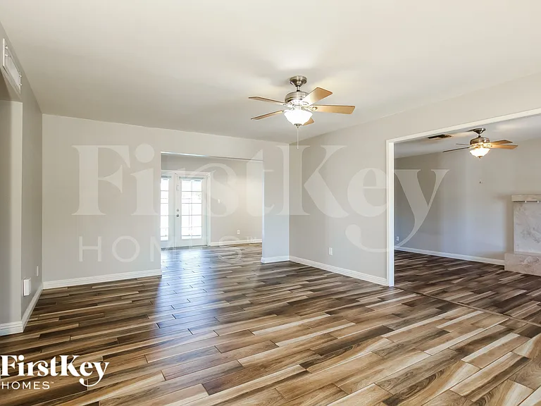 1812 W Morten Ave — Photo 6