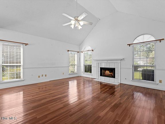 3rd image of 536 Oak Brook Drive