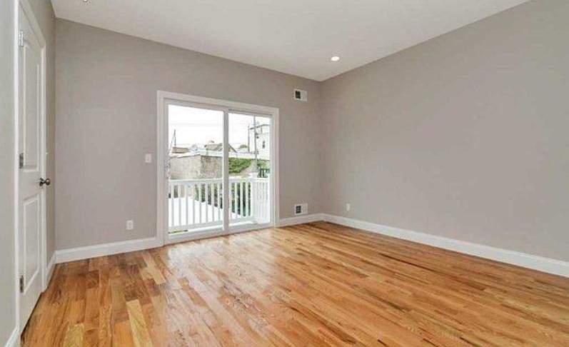 Master Bedroom w/ balcony